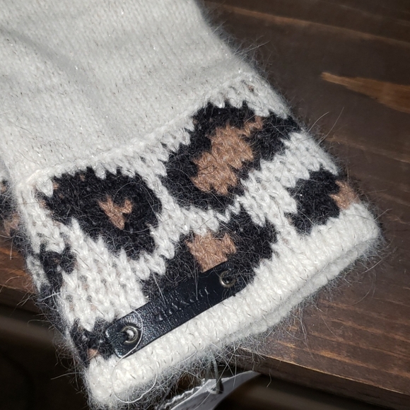 New Coach Cashmere Ocelot Gold Touch Tech Gloves - Picture 3 of 11